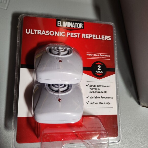 Ultrasonic Pest Repeller Set of 6 | Plug-In | Rodent Deterrent - Picture 2 of 4